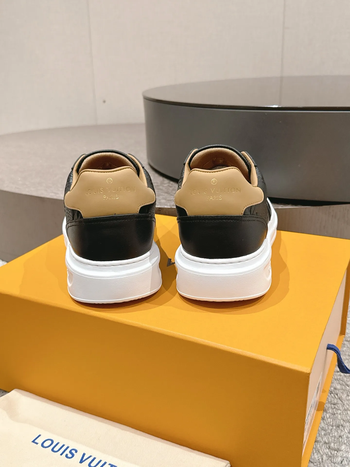 👟👟Ex-factory price 680👟👟 LV25 new style white shoes, best-selling model in the counter window, very three-dimensional and beautiful! Personalized printing, three-dimensional printed cowhide fabric...cowhide feet...original 4cm thick sole...Logo hot stamping, matching packaging, code number: 37-44 (45 customized, non-refundable)